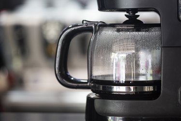 How to Clean a Coffee Maker With Vinegar