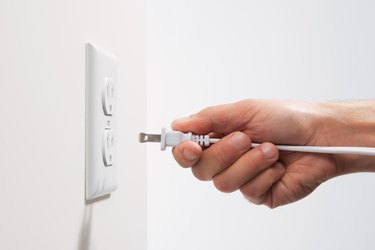 Polarized Vs. Non-polarized: Household Electrical Safety – AC