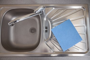 How to clean a stainless steel sink properly without damaging it