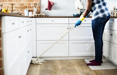 suffix lække nuance How to Remove Stains From Laminate Flooring | Hunker