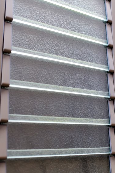 Louver window