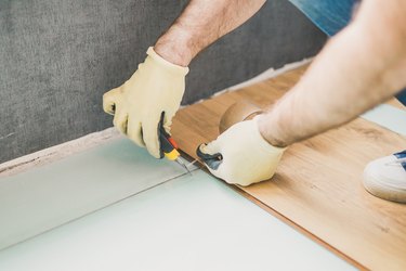 Skilled craftsman - floating floor