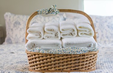 Difference Between Fingertip Guest Towels or Hand Towels – Pergee