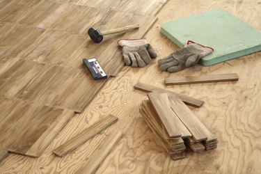 Laying wood flooring