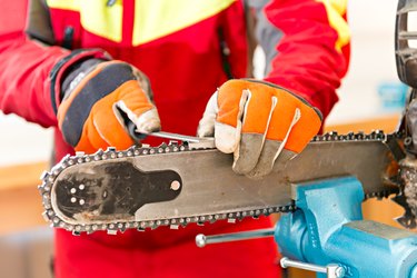 Sharpening a chainsaw