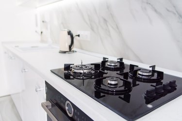 How to Replace a Cracked Ceramic Cooktop (Part 1)