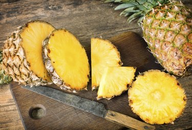 PINEAPPLE SEEDS VERY RARE FRESH Grow your own EDIBLE Fruit tree plant  Houseplant