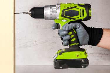 Best Drill Set Bundles: Dewalt, Black and Decker, Greenworks, Dedeo