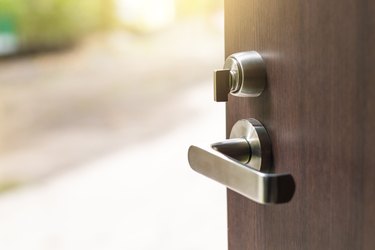 How to Replace a Door Knob or Lever