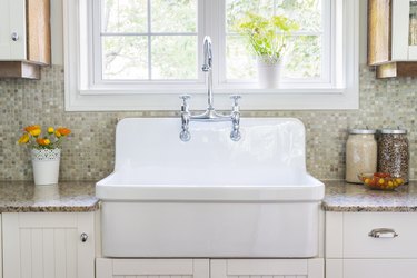 the enameled kitchen sink