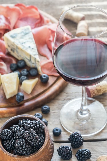 Red wine with berries, cheese and ham