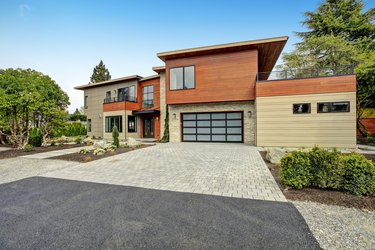Contemporary style home in Bellevue