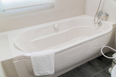 Porcelain bathtub deals