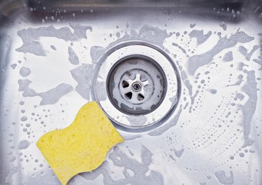 How to Keep a Kitchen Sponge From Smelling