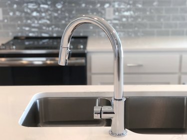 The pros and cons of a ceramic kitchen sink