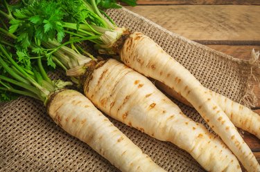 raw parsley roots