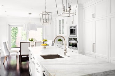 Bright Classic White kitchen