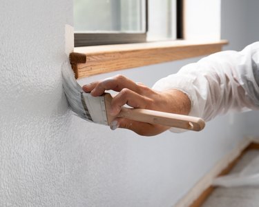 How to Touch Up Paint on a Wall