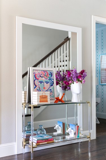 Small entryway with mirror designed by Studio Ten 25