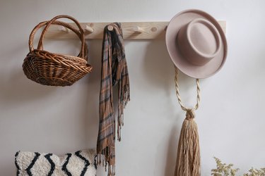 DIY WOOD PEG RACK