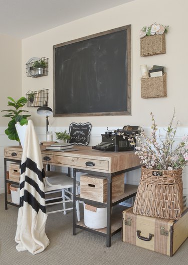 Farmhouse Home Office Ideas and Inspiration | Hunker