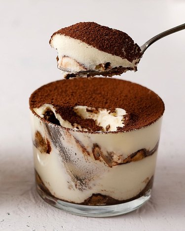 El Mundo Eats 10-Minute Tiramisu