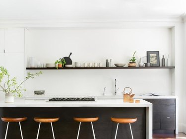 Modern kitchen design with an island stovetop designed by Regan Baker Design.