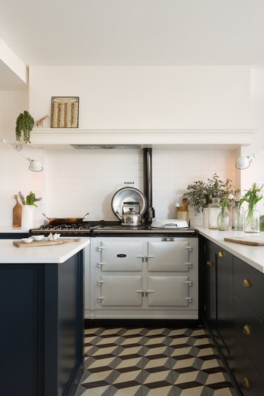 white aga cooker with gas stovetop