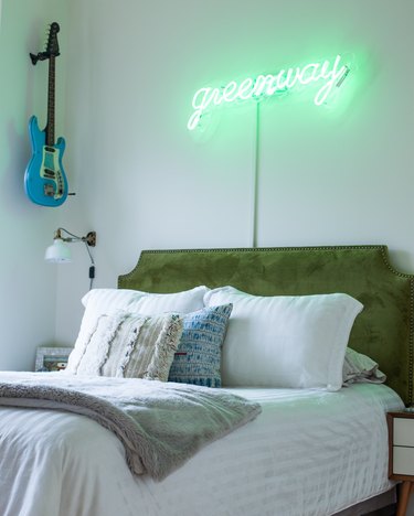 neon sign bedroom ideas
