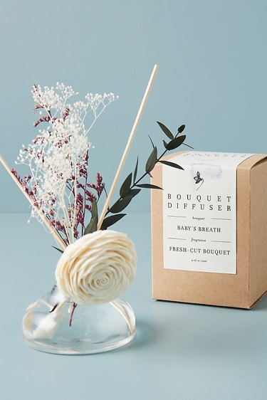 floral bouquet diffuser with box nearby