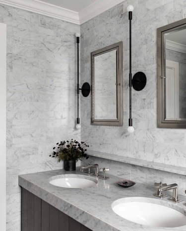 marble subway tile walls