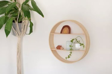 Circle shelf made of embroidery hoops