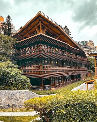 exterior picture of the beitou public library