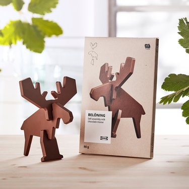 ikea Belöning milk chocolate moose next to packaging on wood table