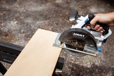 Cutting wood board with HART circular saw