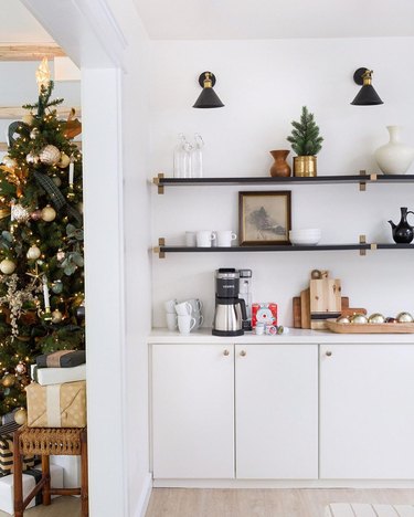 contemporary Christmas decor with kitchen shelves decorated