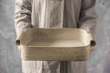 person holding ceramic bakeware, Freefolding baking dish