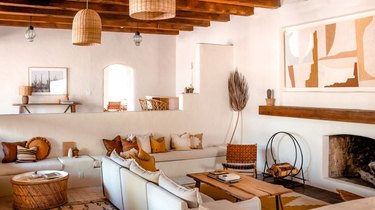 ways to decorate for fall desert living room with dried grass