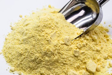 Pure sulfur powder, used in fungicide, fertilizer, and medicine.