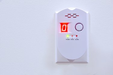 Natural Gas Detector, Gas Alarm Detector LPG Gas Leak Sensor Plug-in Gas Detector with Sound Warning and LED Display for House Kitchen Restaurant Hotel School