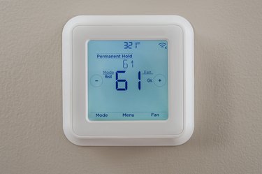Programmable Heating and Cooling Thermostat