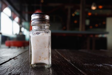 Video Hack - How to Properly Use Salt and Pepper Shakers