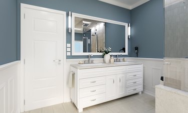 Classic bathroom with wash