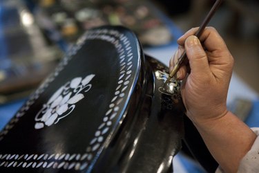 Hand Painting Chinese Lacquerware Furniture