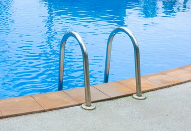 SWIMMING POOL WITH STAINLESS HANDRAIL