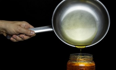 Recycling homemade oil from a frying pan