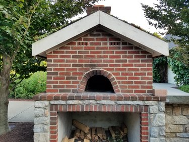 The Best Outdoor Pizza Oven for Your Backyard | Hunker