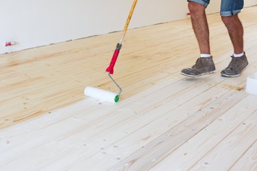 Lacquering wood floors