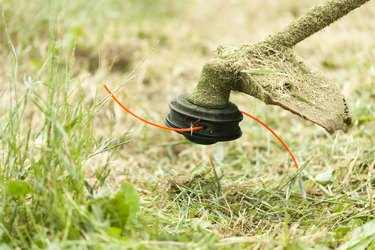 How to Change the Spool on a Makita Weed Trimmer Hunker