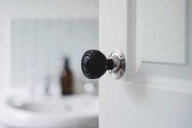 Emtek Doorknob Extremely Hard to Remove : r/handyman